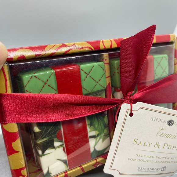 NWT Dept. 56 Christmas Hollyberry Salt and Pepper Shakers - Picture 5 of 6